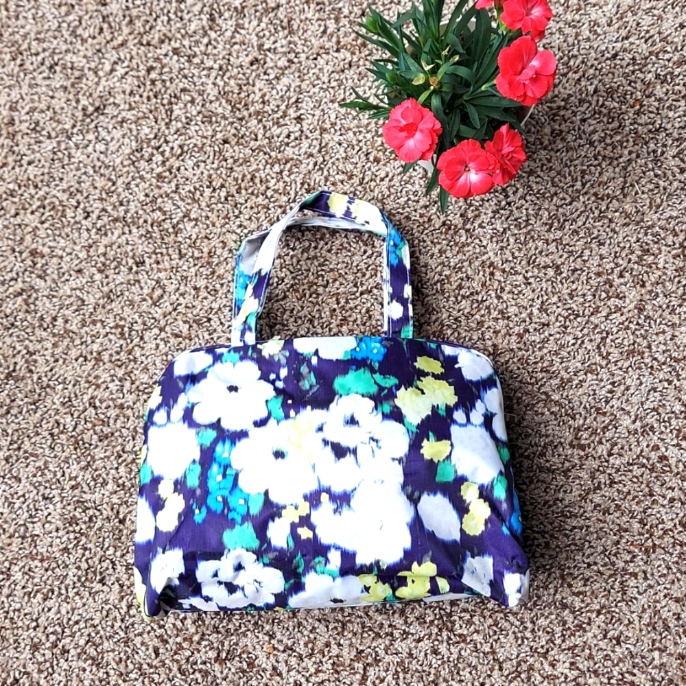 Travel cosmetic bag